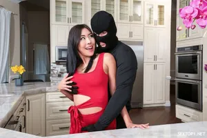 Em gái Mila của bạn đã mua một bộ đồ gợi cảm mới, con cặc lớn đã nổ tung và phun ra nhiều lần, nếu không đủ, máy rung sẽ phục vụ bạn, cơ thể nhỏ nhắn rất bền bỉ