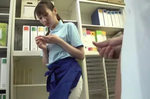 Chị kế làm gia sư, dạy luôn môn "sinh lý" cho em trai